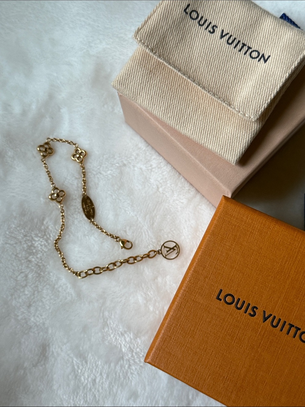 Louis Vuitton Gold and Cream Monogram Flower Chain Bracelet - Picture 5 of 5
